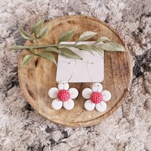 NWT White Floral Drop Earrings with Pink Center